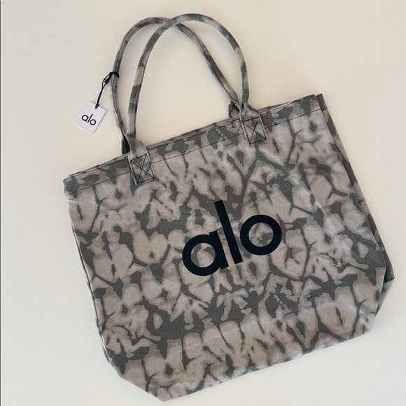 ALO Yoga Tote - Picture 3 of 5
